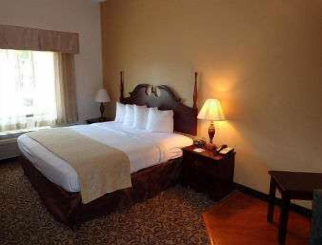 Baymont By Wyndham Columbia Fort Jackson Ngoại thất bức ảnh