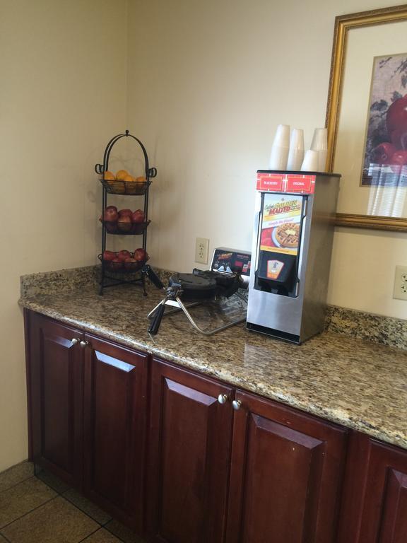 Baymont By Wyndham Columbia Fort Jackson Ngoại thất bức ảnh